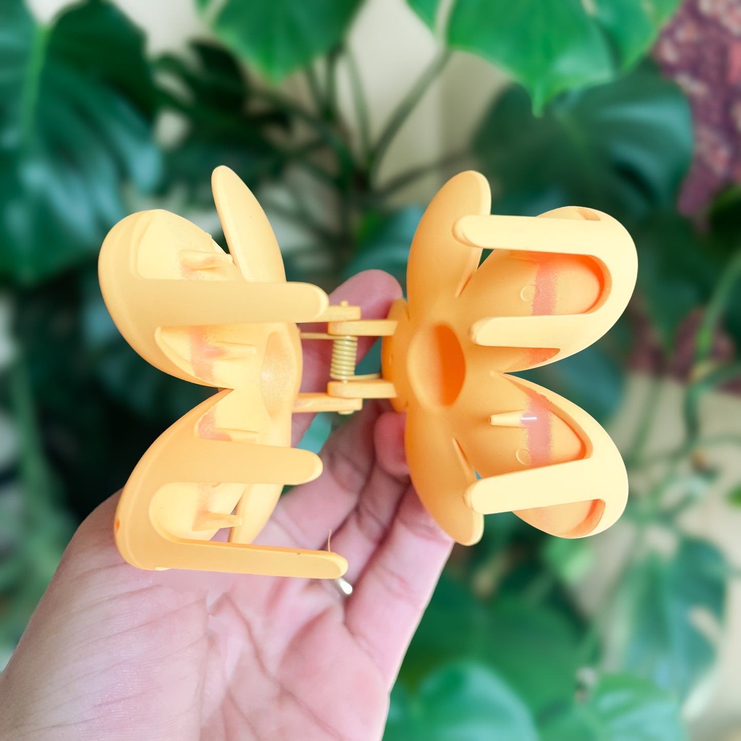 Flower Claw Clip - Pale Yellow